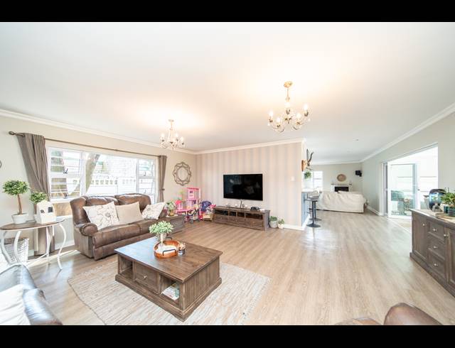 5 BEDROOM HOUSE FOR SALE IN VINCENT